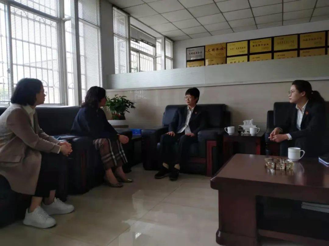 Soudce na plný úvazek Zheng Yuqing a prezident lidového soudu v Shengzhou Du Hangli přišli do naší společnosti, aby řídili naši práci