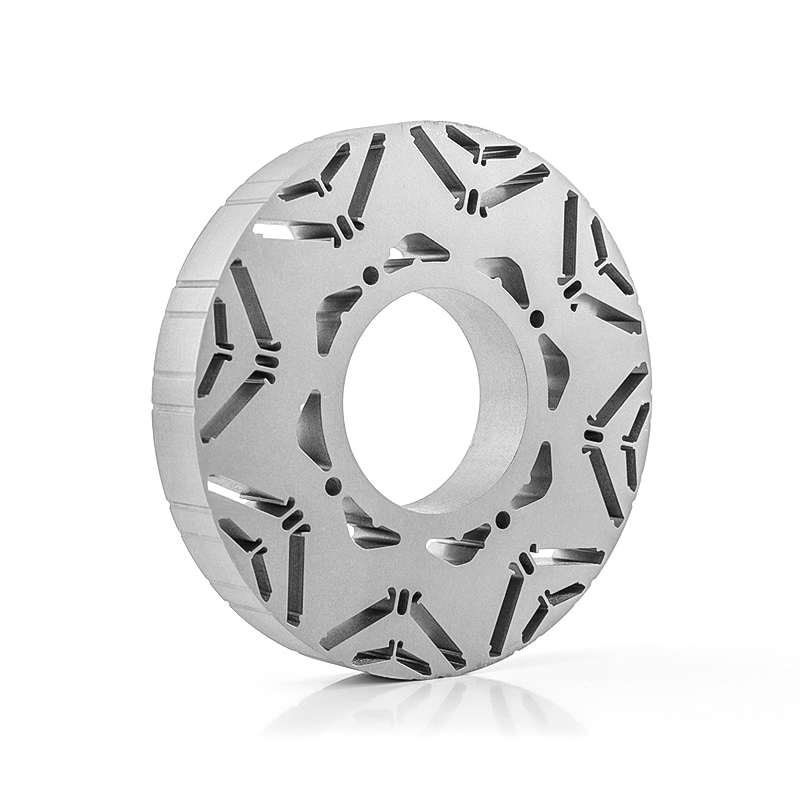 Nový stator motoru energetického pohonu a jádro rotoru