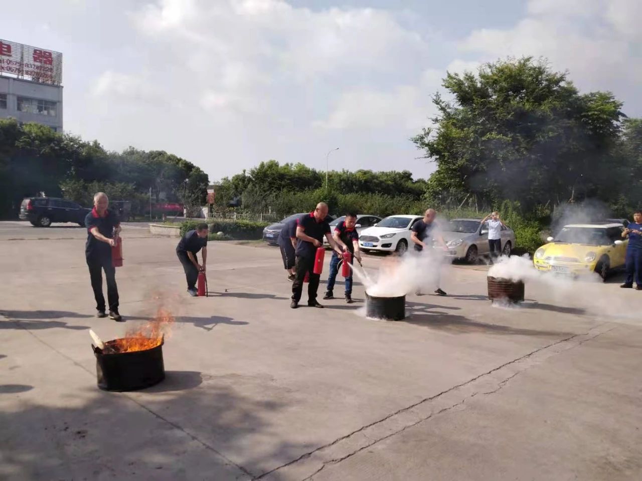 Požární cvičení série aktivit společnosti Zhejiang Jufeng Co., Ltd. „Bezpečnostní eskorta ke stému výročí založení strany“