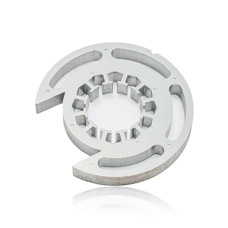 Jak jádro rotoru ovlivňuje schopnost generátoru pracovat při různých rychlostech nebo za různých podmínek zatížení?