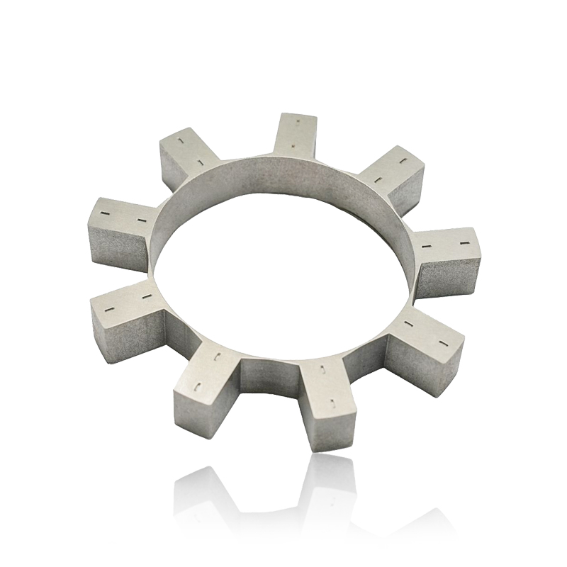 Jaký vliv má stator motoru a jádro rotoru na snížení hluku a vibrací v motorových systémech železniční dopravy?